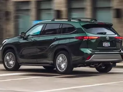 Toyota Recalls Over Half a Million Highlander and Highlander Hybrid SUVs for Seatback Issue