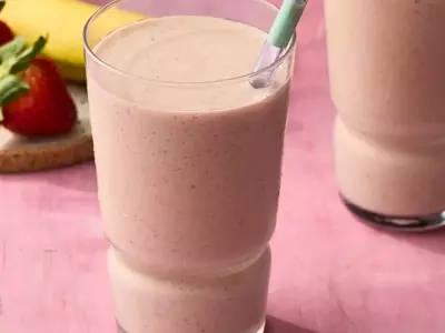 Revitalizing Strawberry-Passion Fruit Smoothie: A High-Protein Breakfast Boost