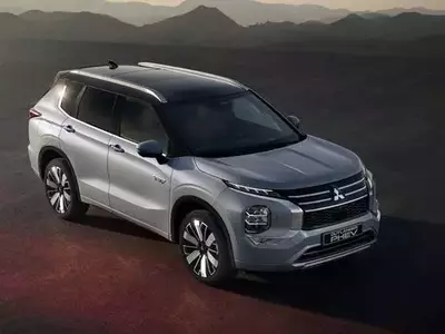 Mitsubishi Unveils Enhanced 2026 Outlander PHEV with Greater Power and Range