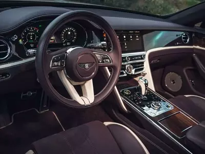 2025 Bentley Flying Spur Speed: A Glimpse Inside Luxury