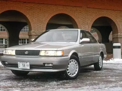 A Retrospective Review of the 1990 Lexus ES250: Blending Luxury and Performance