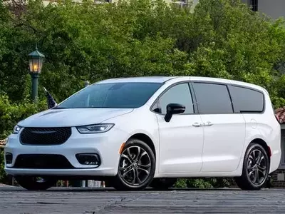 Chrysler Recalls Pacifica and Voyager Minivans for Airbag Issue