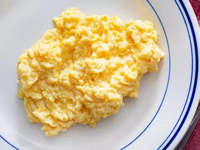 Mastering the Art of Fluffy Scrambled Eggs at Home