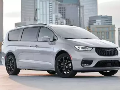 Chrysler Minivans Recalled for Airbag Defect