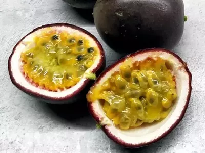 La Maracuyá: Un Viaje Sensorial desde la Enredadera hasta tu Plato