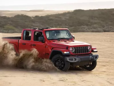 Jeep Gladiator to Reintroduce Manual Transmission, Challenging Toyota Tacoma's Dominance