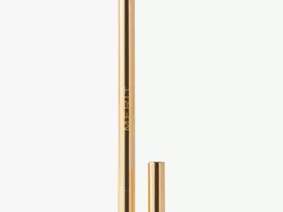The Art of Subtle Lip Enhancement: Mastering the 'No-Liner' Look for Fuller Lips