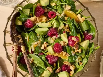 19 Refreshing Spinach Salad Recipes Perfect for Springtime