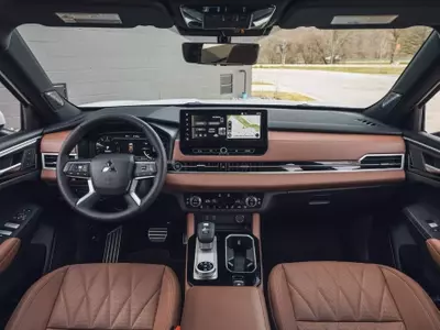 A Glimpse Inside the 2026 Mitsubishi Outlander SEL's Cabin