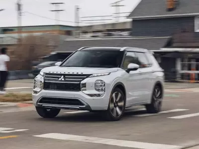 2026 Mitsubishi Outlander SEL Review: A Compromised Compact SUV