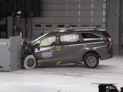 Minivans Fail IIHS Rear-Seat Safety Tests, Raising Concerns for Family Vehicles