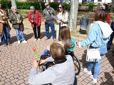Tulipanes de Esperanza: Ciudad Rodrigo Conmemora el Día Mundial del Parkinson