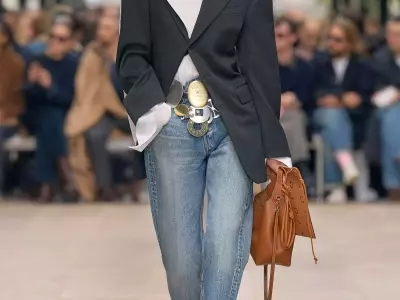 The Enduring Allure of 90s Cropped Jeans: A Style Resurgence