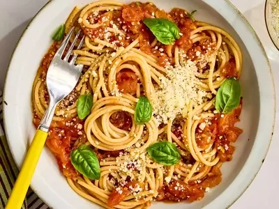 Quick and Healthy Tomato Pasta: A Weeknight Delight