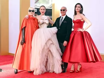 Anne Hathaway Channels Iconic Character at 'The Devil Wears Prada 2' Premiere