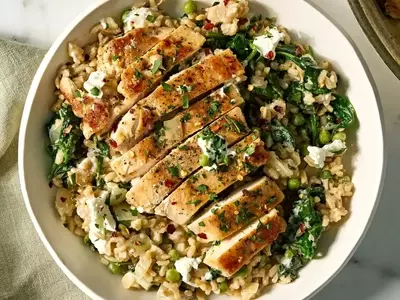 Creamy Lemon Chicken Skillet with Spinach & Peas: A Wholesome One-Pan Meal
