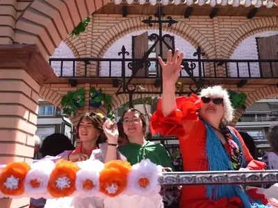 La Batalla Floral de Córdoba: Tradición, Color y Convivencia en el Corazón de Mayo