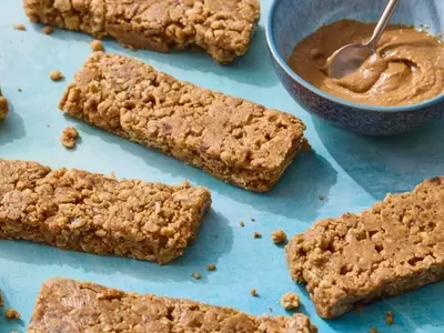 Delicious Peanut Butter Granola Bars: A Healthy Snack Option