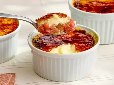 Strawberry Rhubarb and Vanilla Custard: A Seasonal Delight