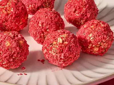 Refreshing Lemon-Strawberry Energy Spheres: A Quick and Healthy Snack