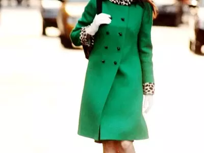 Anne Hathaway Recreates Iconic 'Devil Wears Prada' Look