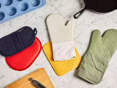 The Best Oven Mitts and Pot Holders to Protect Your Hands