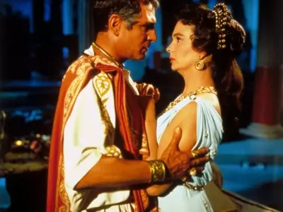 The Shifting Landscape of Accents in Historical Epics