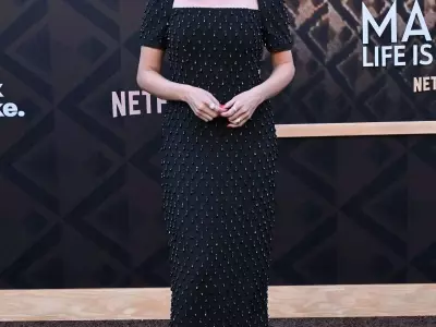 Selena Gomez's Red Carpet Style: A Nod to Vintage Glamour