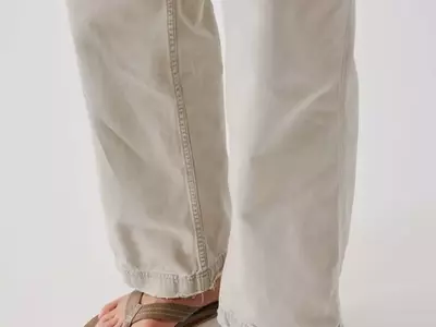 The Ultimate Guide to Men's Flip-Flops: Comfort, Style, and Durability