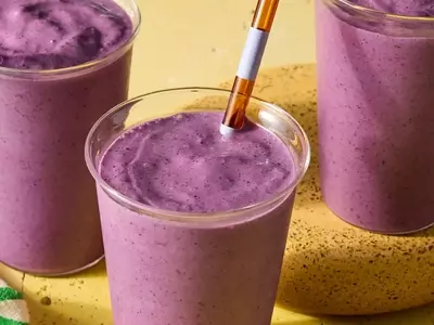 The Ultimate Mood-Boosting Smoothie: Berries, Kefir, and Almond Butter