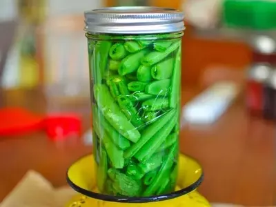 Quick Pickled Sugar Snap Peas: A Refreshing and Crunchy Delight
