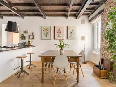 Top Airbnb Selections for Memorable Solo Journeys