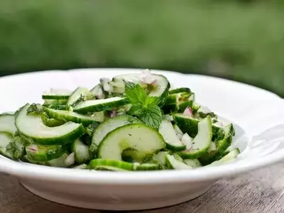 Refreshing Cucumber and Mint Salad: A Summer Delight