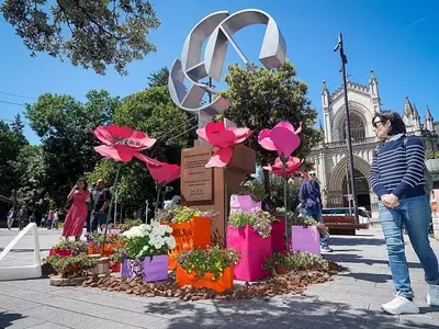 Vitoria-Gasteiz se Engalana: El Festival City of Flowers Transforma la Ciudad con Color y Alegría