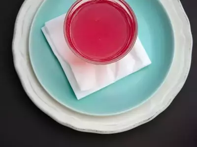 Crafting Refreshing Rhubarb Juice: A Simple Guide