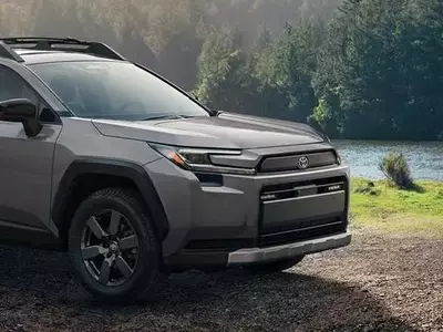 Toyota Considers Compact Pickup Based on RAV4 Platform