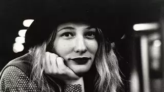 A Glimpse into the Early Career of Cate Blanchett: 17 Unseen Photos