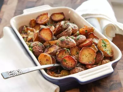 Achieving Ultra-Crispy New Potatoes with Garlic, Herbs, and Lemon