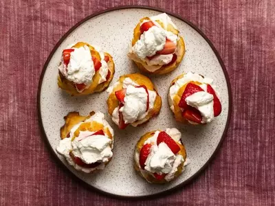 Effortless Strawberry Shortcakes: A Five-Ingredient Delight