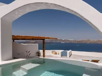 Discovering Greece: Top Island Airbnbs for an Unforgettable Summer Getaway