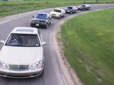2000 Luxury Sedan Showdown: A Timeless Comparison