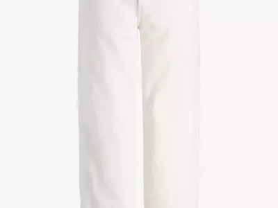 The Enduring Appeal of White Jeans: A Year-Round Fashion Essential