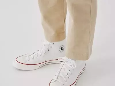 The Ultimate Guide to Men's White Sneakers: Style, Comfort, and Longevity