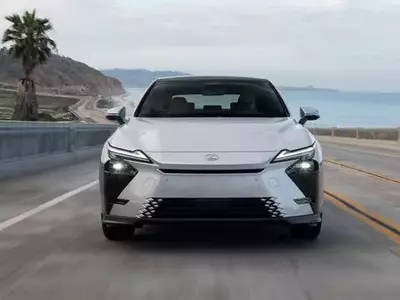 2026 Lexus ES Hybrid Drive Review: Maintaining Core Luxury with Modern Upgrades