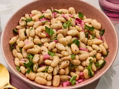 Effortless Three-Ingredient Bean Salad: Your Quick and Fiber-Rich Lunch Solution