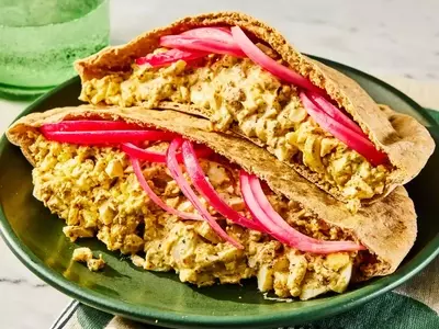 Mediterranean-Inspired Egg Salad Pita: A Quick and Healthy Lunch