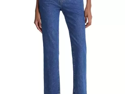 Essential Cropped Jeans for Summer Style