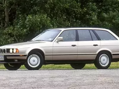 1993 BMW 525i Touring: A Detailed Retrospective