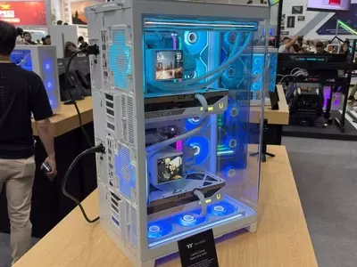Thermaltake's Capo X Case: Dual PCs in One Tower for Gamers and Streamers