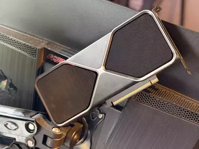 Loop LP-3201: A Gaming Monitor with an Integrated Graphics Card Slot